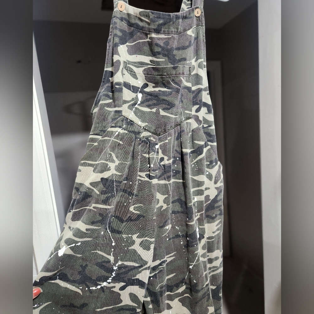 NWT! Blue Velvet Oversized Size Med Pleated Overalls